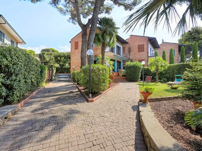 Casa con 9 locali in vendita in Livorno