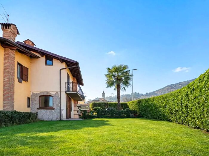 Casa quadrilocale in vendita in Via Aldo Moro, Premolo