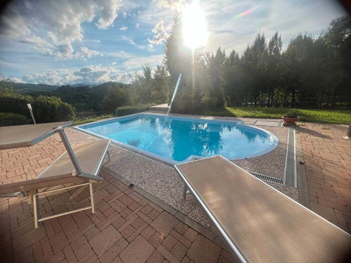 Casa con 6 locali in affitto in Via Bebbio, Carpineti