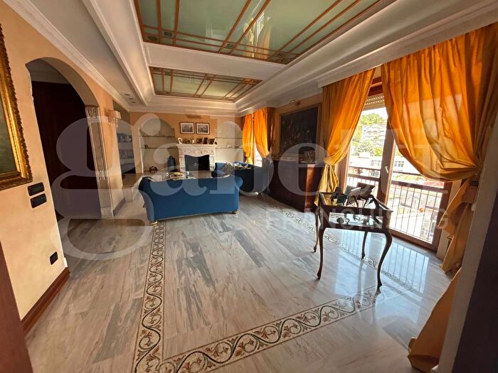 Appartamento con 5 locali in vendita in Vico SantEframo Vecchio, Napoli