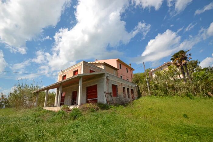 Casa quadrilocale in vendita in Acquaviva Picena