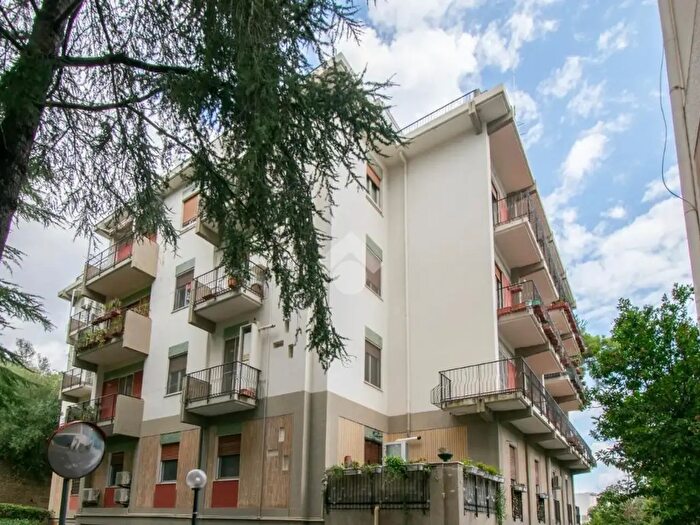 Appartamento quadrilocale in vendita in Viale Regina Margherita, Messina