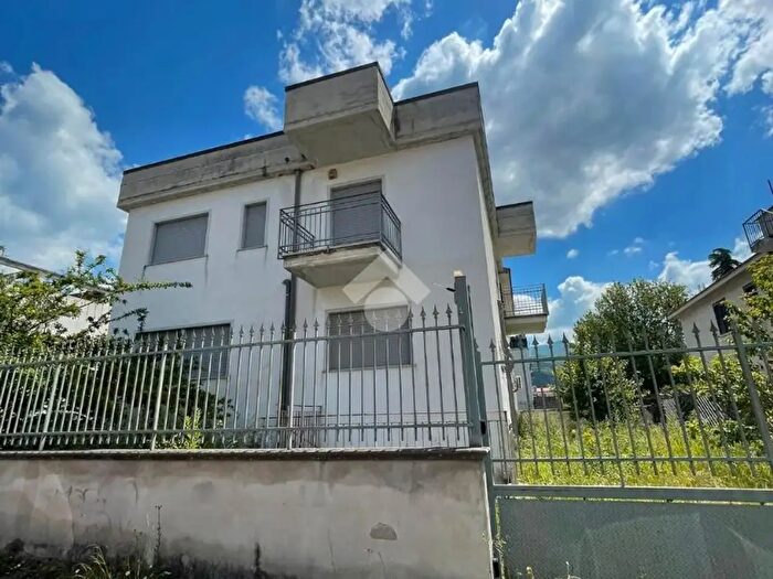 Casa quadrilocale in vendita in Via dei Funari, Sperone
