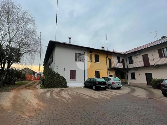 Casa trilocale in vendita in Via Isonzo, Magenta