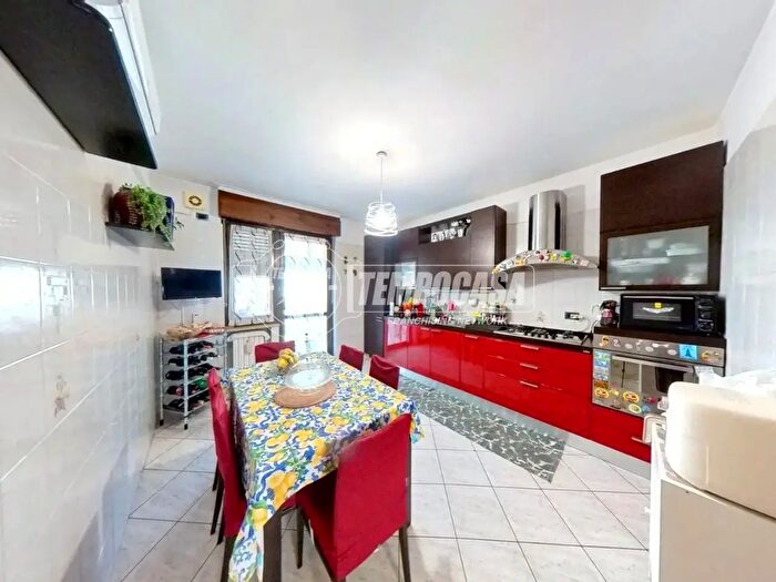 Appartamento trilocale in vendita in Via Courmayeur, Torino