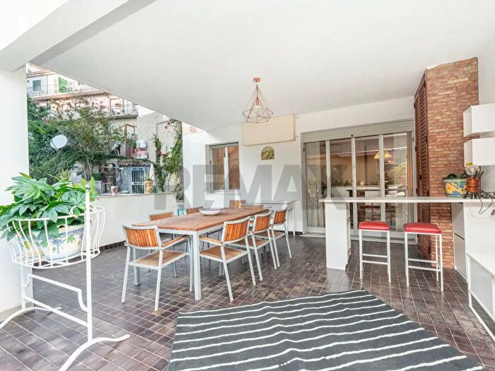 Appartamento quadrilocale in vendita in Traversa C di Via Gaetano Martino, Taormina