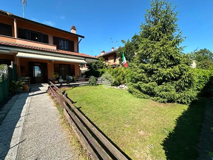 Casa quadrilocale in vendita in Via Sacco E Vanzetti, Paullo