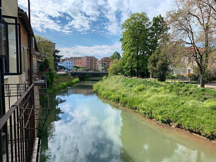 Appartamento trilocale in affitto in Contra del Borghetto, Centro Storico, Vicenza