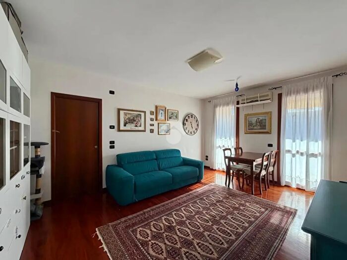 Appartamento trilocale in vendita in Via Donatori del Sangue, Carbonera