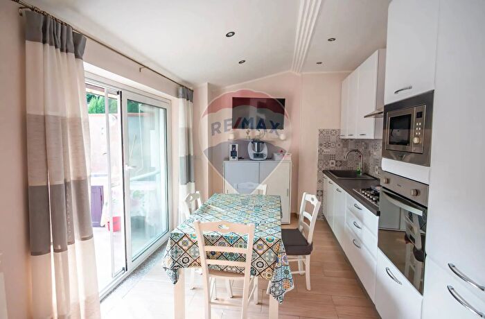 Casa con 5 locali in vendita in Via Alcantara, Calatabiano