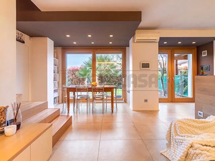 Casa con 7 locali in vendita in Via P Borsellino, Bolzano Vicentino