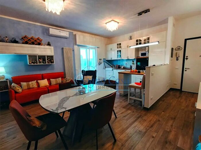 Appartamento con 5 locali in vendita in Luni