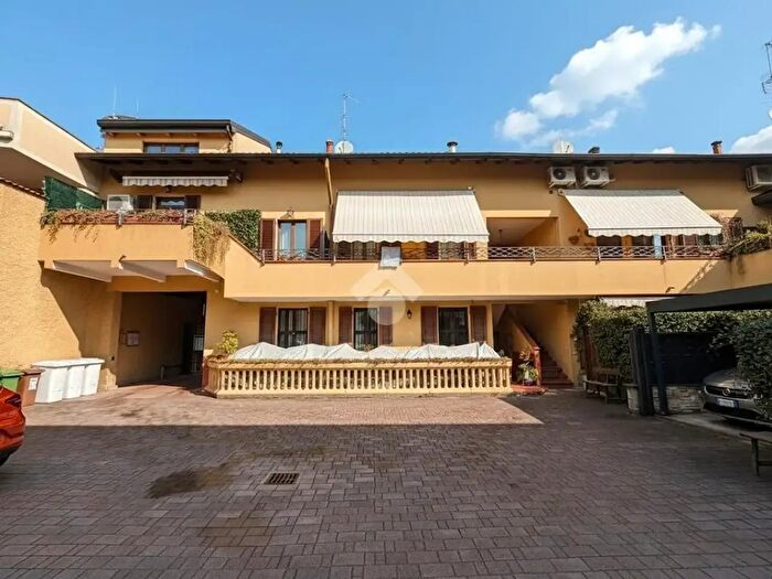 Appartamento trilocale in vendita in Via Manfredo Fanti, Lissone