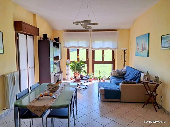 Appartamento con 5 locali in vendita in Via Piave, Traversetolo