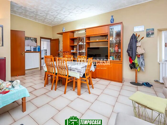 Appartamento trilocale in vendita in Via Camillo Zoja, Grezzago