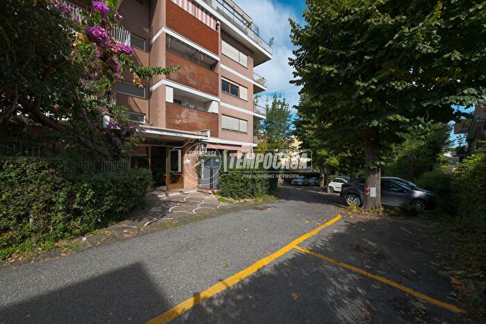 Appartamento quadrilocale in vendita in Via Cassia, Roma