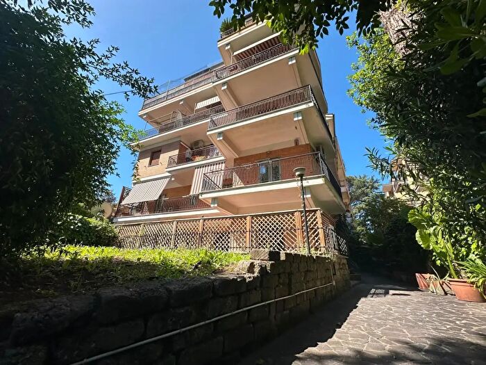 Appartamento trilocale in vendita in Via Cassia, Roma