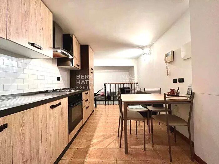 Appartamento con 5 locali in affitto in Corso Monforte, Palestro, Milano