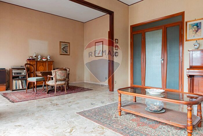 Appartamento con 10 locali in vendita in Via XX Settembre, Figline e Incisa Valdarno