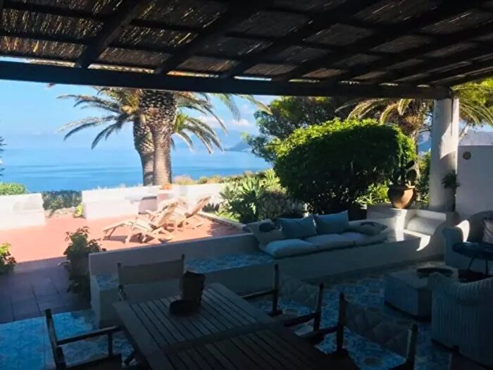 Casa quadrilocale in vendita in Lentia, Lipari
