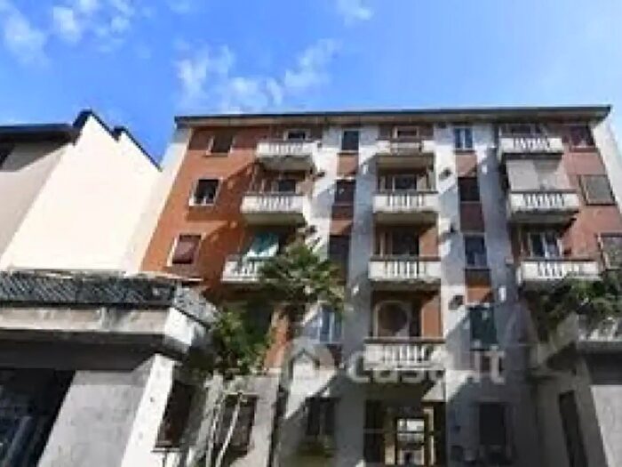 Appartamento trilocale in vendita in Via Flumendosa, Milano