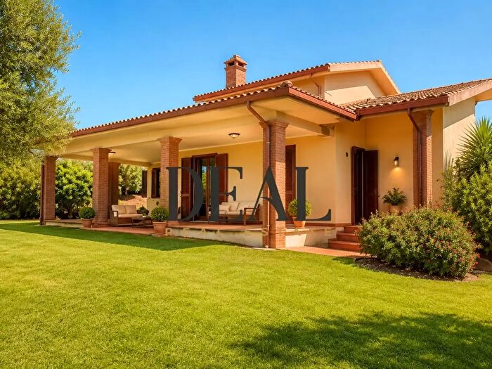 Casa con 9 locali in vendita in Magliano In Toscana