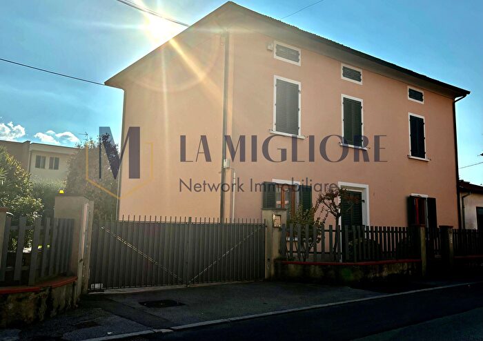 Appartamento con 12 locali in vendita in Agliana