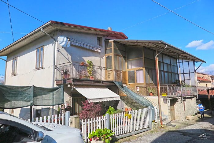 Casa con 9 locali in vendita in Mulazzo