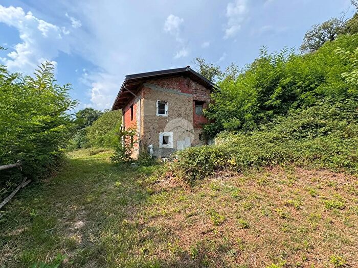 Casa con 5 locali in vendita in Cantone Gillonio, Muzzano