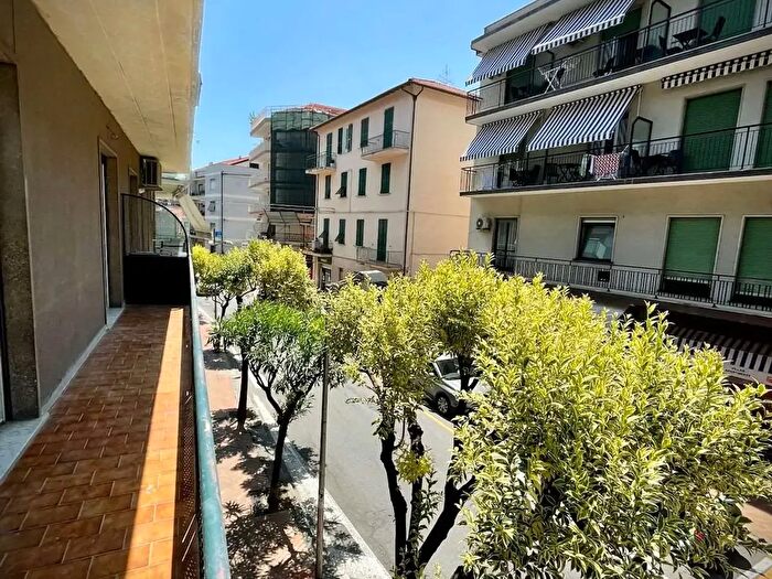 Appartamento con 6 locali in vendita in Via Brunenghi, Finale Ligure