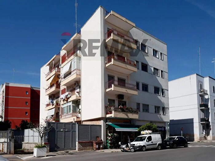 Appartamento trilocale in vendita in Via Daunia, Bari