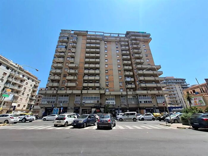 Appartamento con 5 locali in vendita in Via Montepellegrino, Palermo
