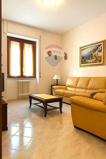 Appartamento trilocale in vendita in Via Gnifetti, Novara