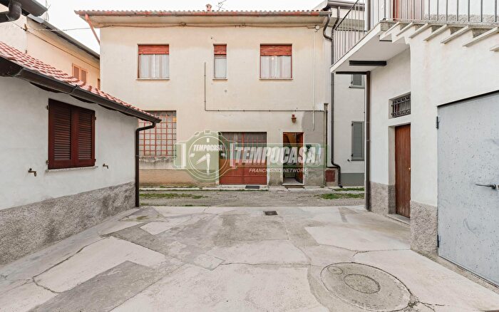 Appartamento bilocale in vendita in Via Indipendenza, Vimercate