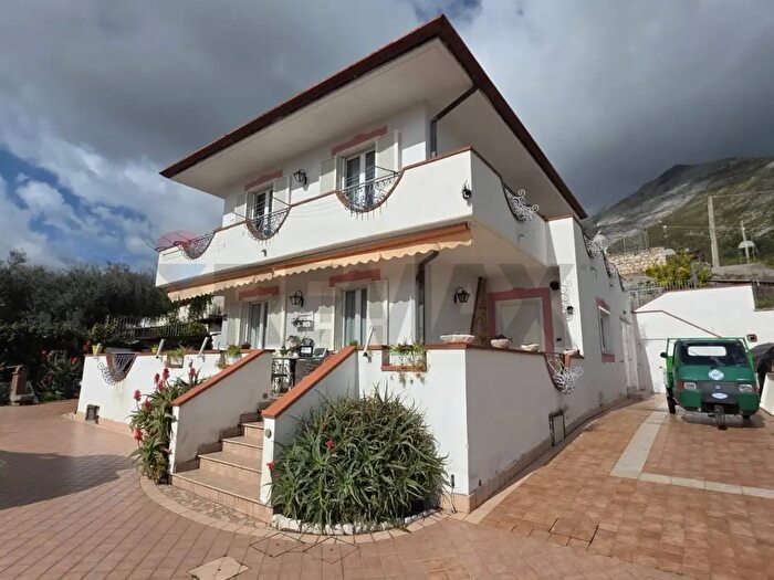 Casa con 5 locali in vendita in Via Rotabile, Formia