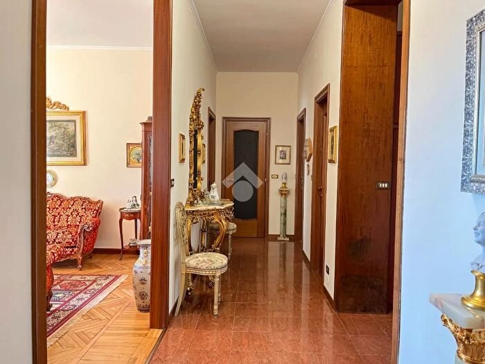 Appartamento quadrilocale in vendita in Viale Milano, Varese