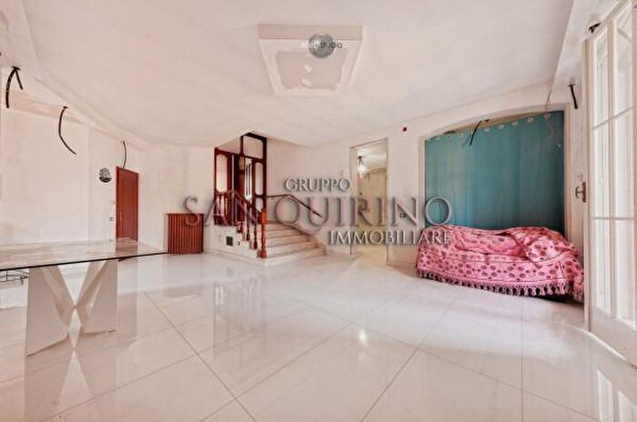 Casa quadrilocale in vendita in Via Conte di Cavour, Novi Di Modena