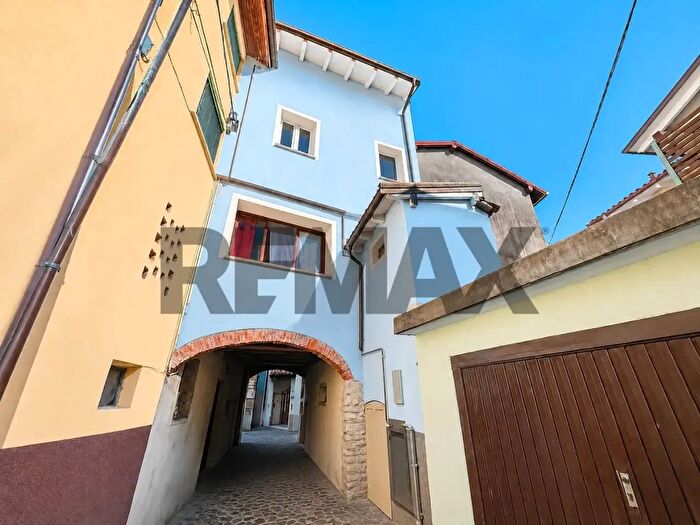 Appartamento trilocale in vendita in Via dei Martiri di Pogallo, Verbania