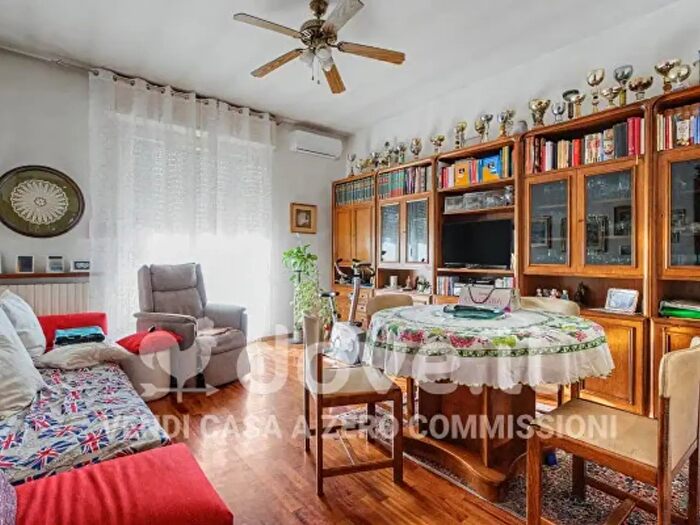 Appartamento trilocale in vendita in Via Giulio Pastore, Giussano