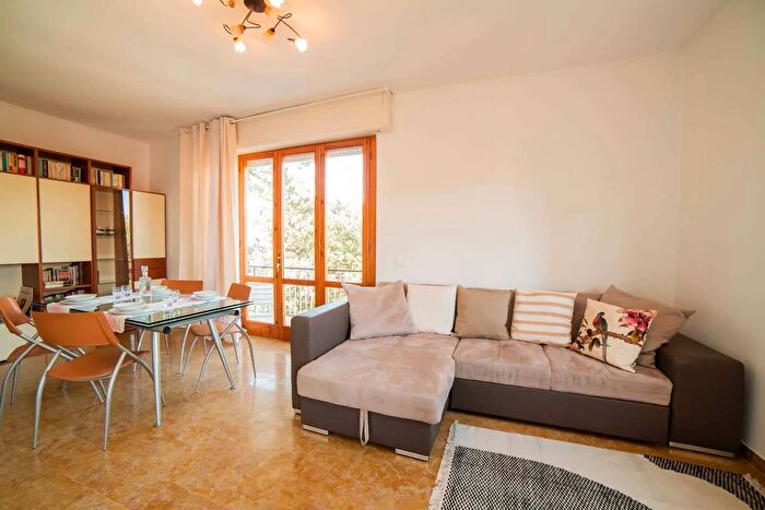 Appartamento monolocale in affitto in Via XXV Luglio, Camaiore