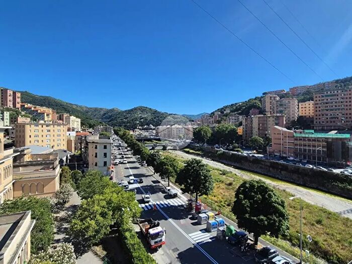 Appartamento con 5 locali in vendita in Via Bobbio, Genova