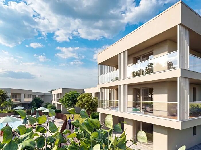 Appartamento trilocale in vendita in Via Aironi, Caorle