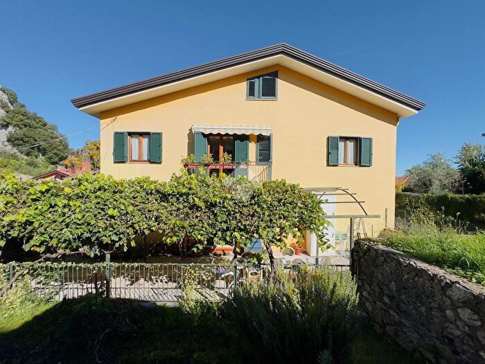 Casa con 8 locali in vendita in Via San Rocco, Pietrastornina