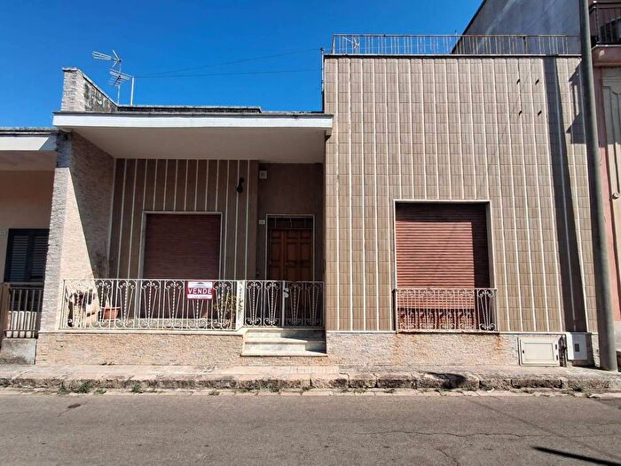 Casa con 6 locali in vendita in Via Vito Domenico e Michele Palumbo, Calimera
