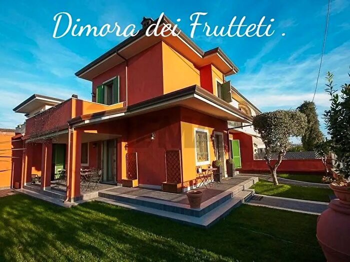 Casa con 10 locali in vendita in Via dei Frutteti, Camaiore