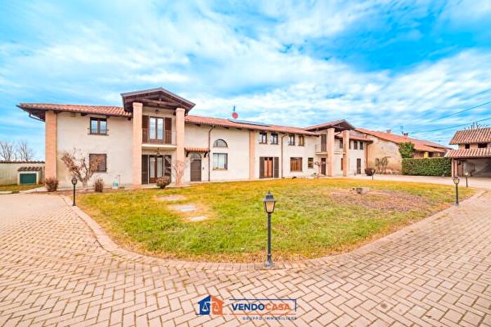 Casa con 6 locali in vendita in Via San Ciriaco, Genola