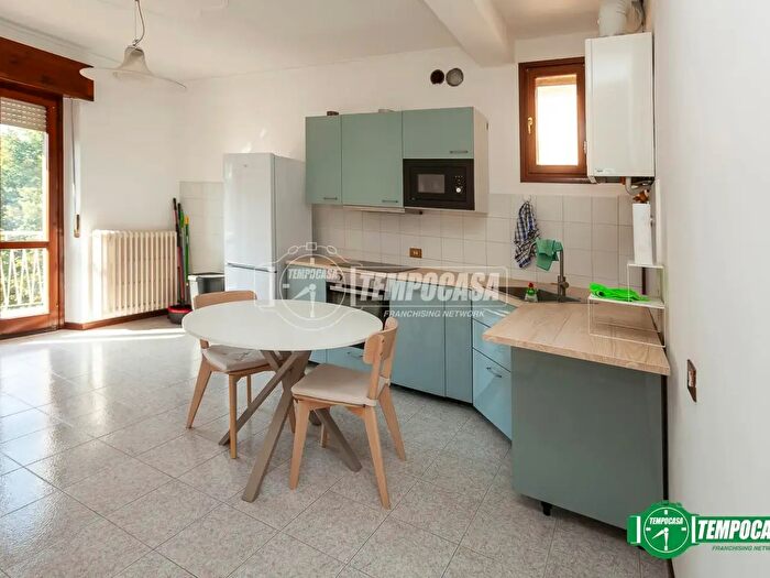 Appartamento trilocale in vendita in Via Costantina, Bergamo