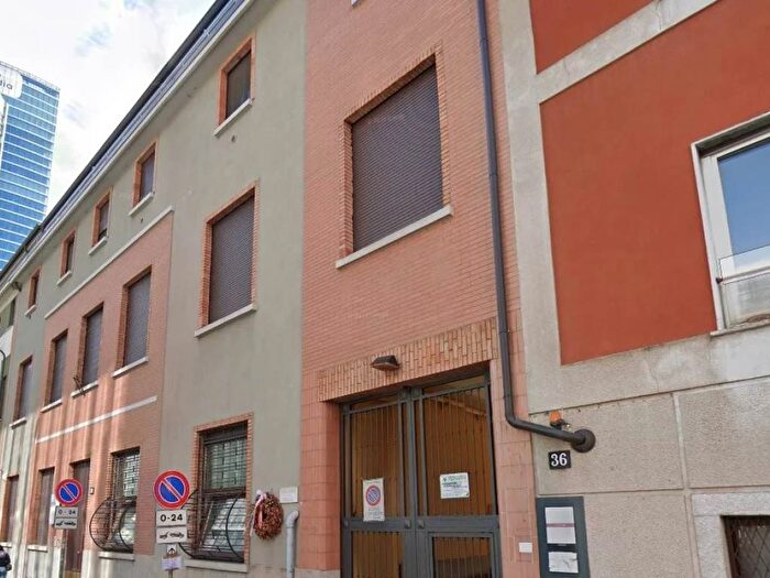 Appartamento bilocale in affitto in Via Confalonieri, Isola, Milano
