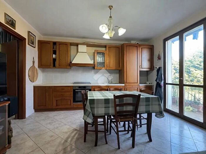 Casa quadrilocale in vendita in Via Vena, Stradella