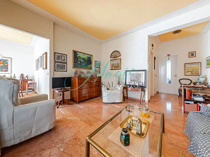 Appartamento quadrilocale in vendita in Via Plezzo, Milano